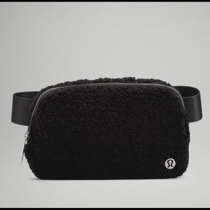Lululemon Everywhere Fleece Belt Bag (Black)